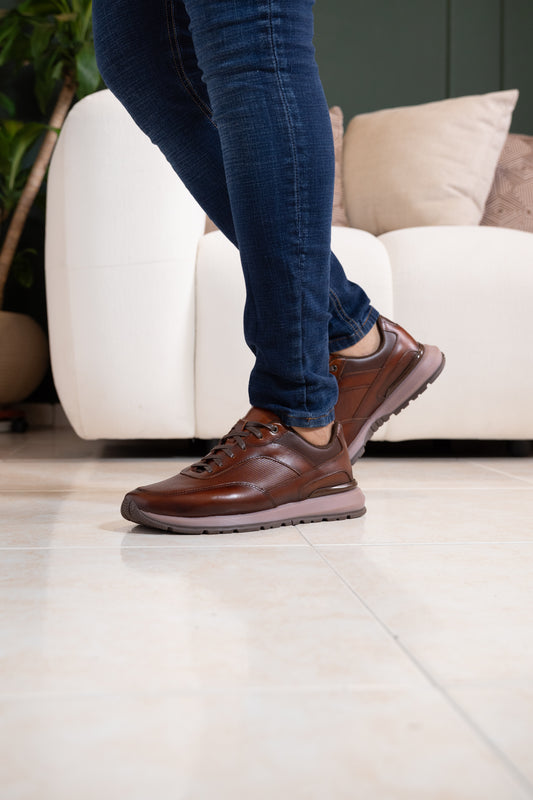 TENIS PARA HOMBRE EN CUERO COÑAC SUELA TR / REF: GUAHITO