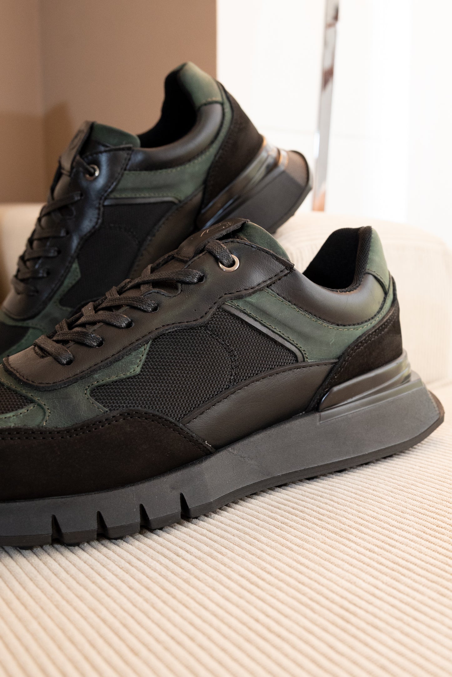 TENIS PARA HOMBRE EN CUERO NEGRO X VERDE | REF: ROMA 2123