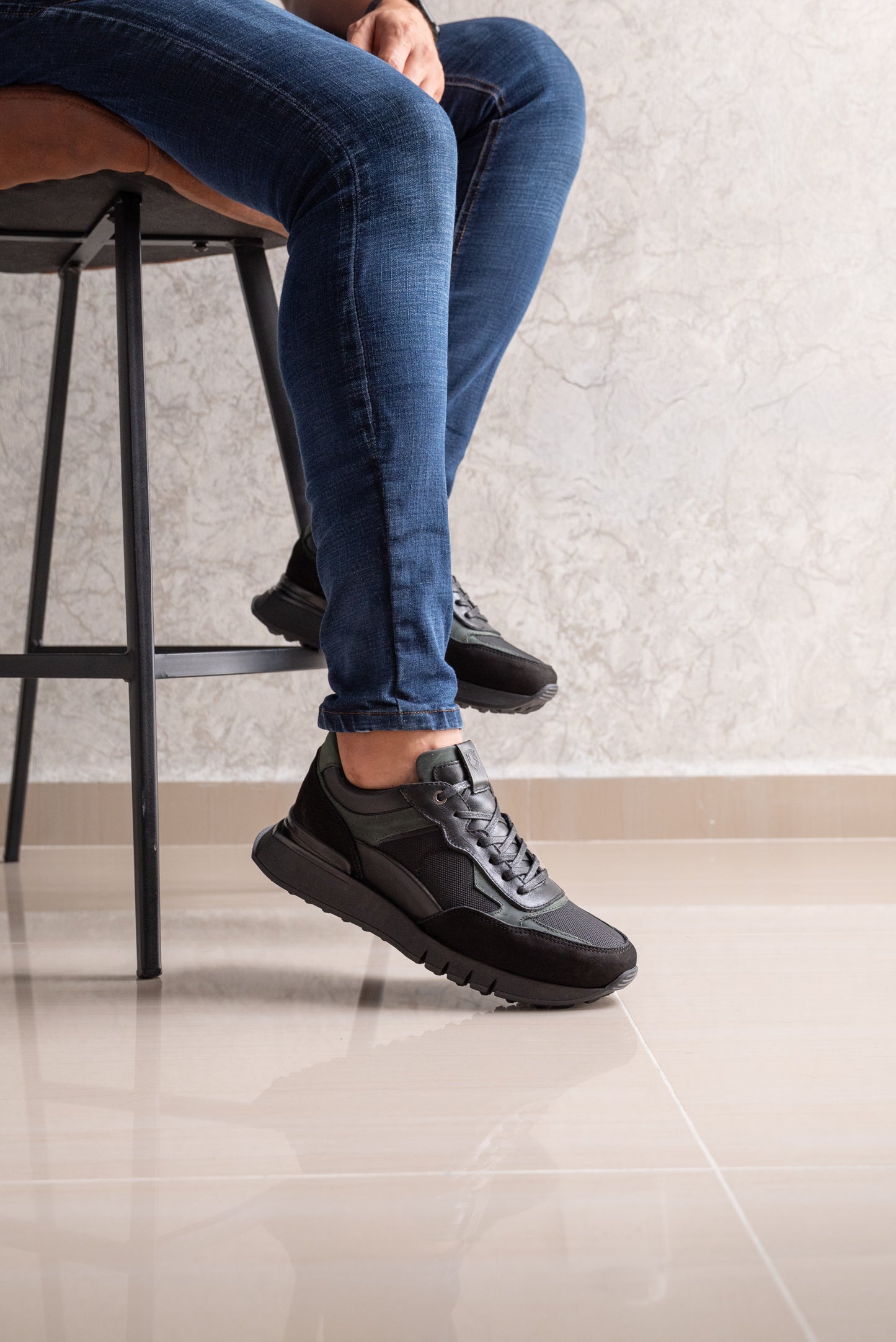 TENIS PARA HOMBRE EN CUERO NEGRO X VERDE | REF: ROMA 2123