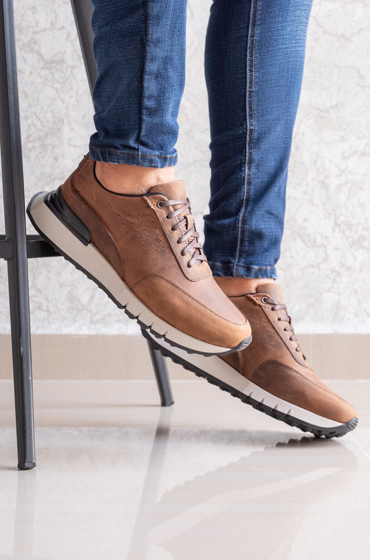 TENIS PARA HOMBRE EN CUERO HOJA SECA | REF: MARC 600