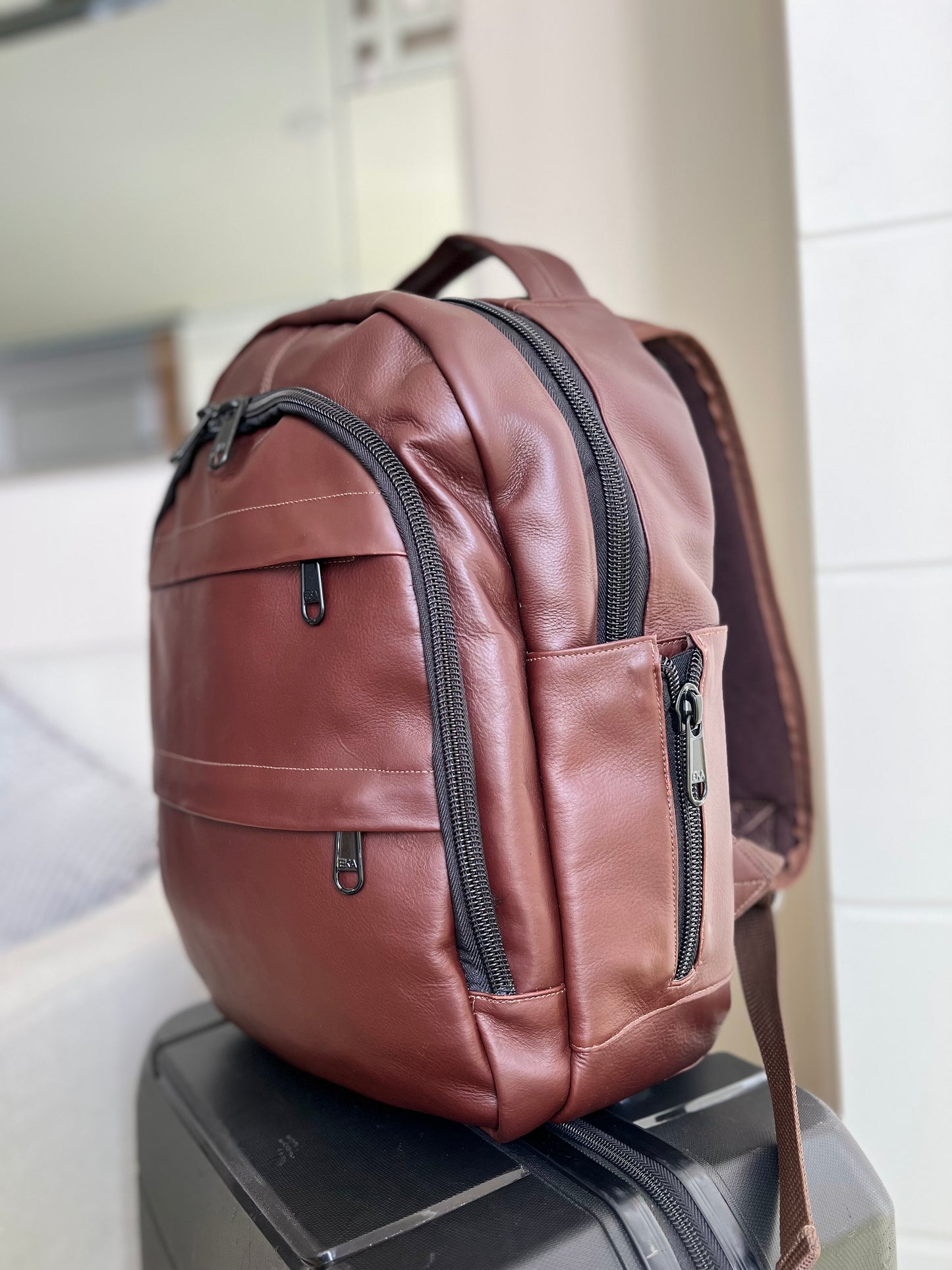 MORRAL MIGUEL MULTIFUNCIONAL EN CUERO CAFE PARA HOMBRE | FREE ZONE