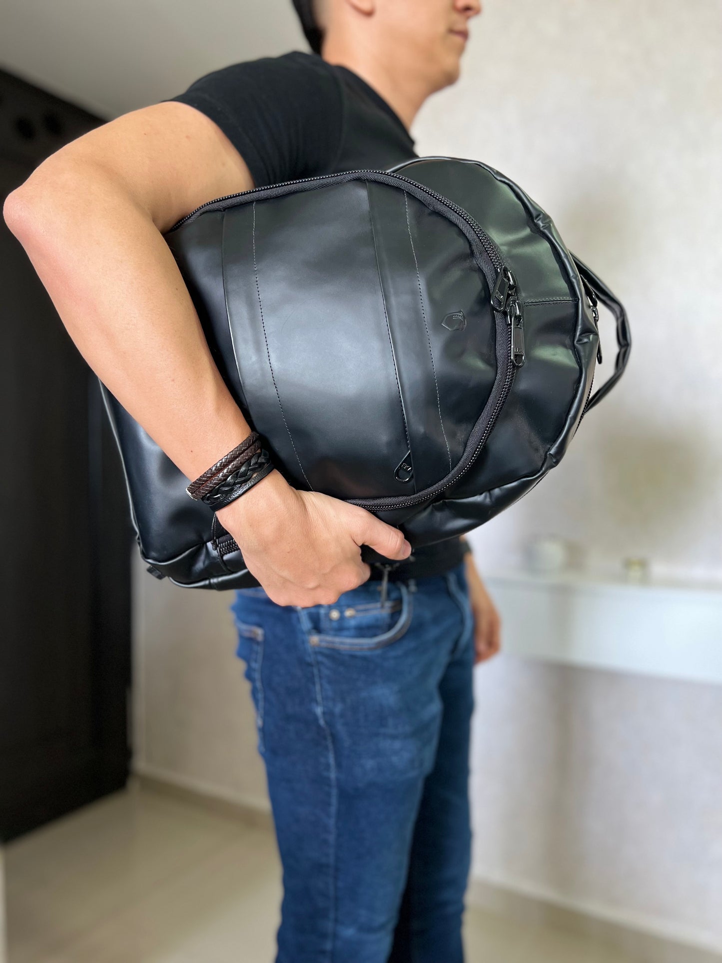 MORRAL MIGUEL MULTIFUNCIONAL EN CUERO NEGRO PARA HOMBRE | FREE ZONE