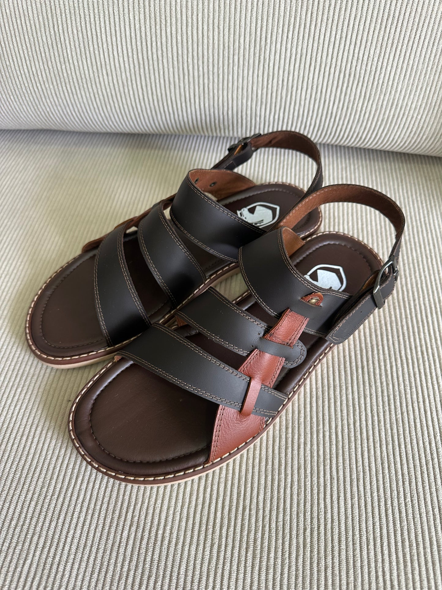 SANDALIA PARA HOMBRE EN CUERO MARRON X MIEL | REF: JOSE 022