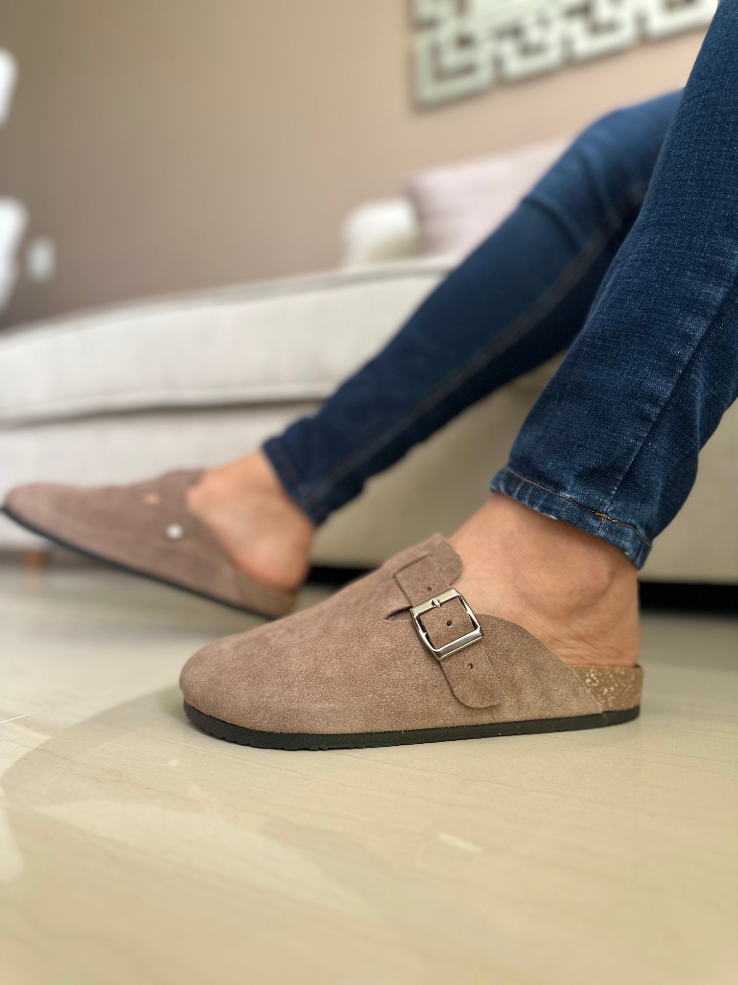 ZUECO PARA HOMBRE EN CUERO CARNAZA ARENA | REF: RAVELLO 77