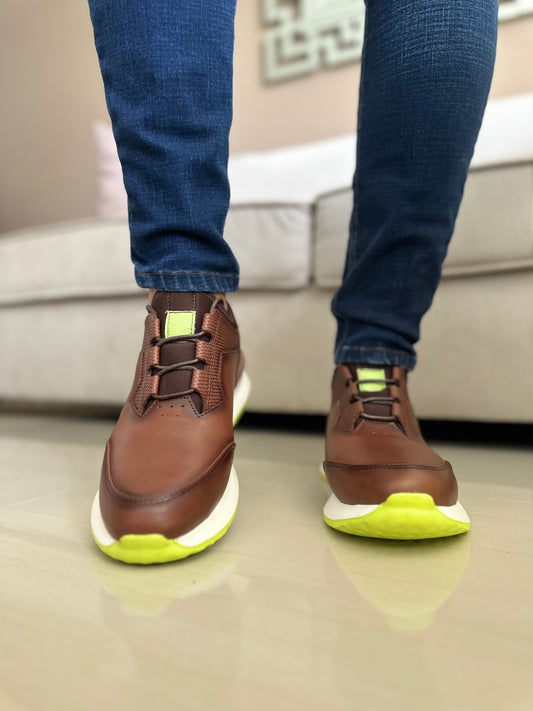 TENIS PARA HOMBRE EN CUERO MIEL X VERDE  / REF: VIGO 401