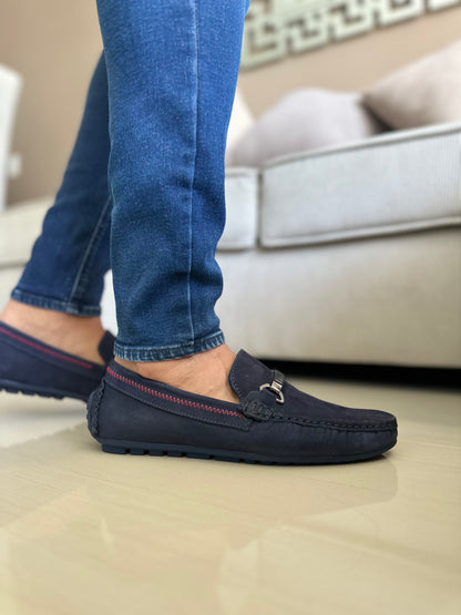 MOCASIN PARA HOMBRE EN CUERO NOBUCK AZUL X COSTURA ROJA | REF PRAGA 1006