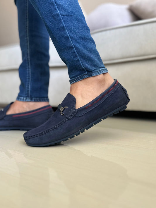 MOCASIN PARA HOMBRE EN CUERO NOBUCK AZUL X COSTURA ROJA | REF PRAGA 1006
