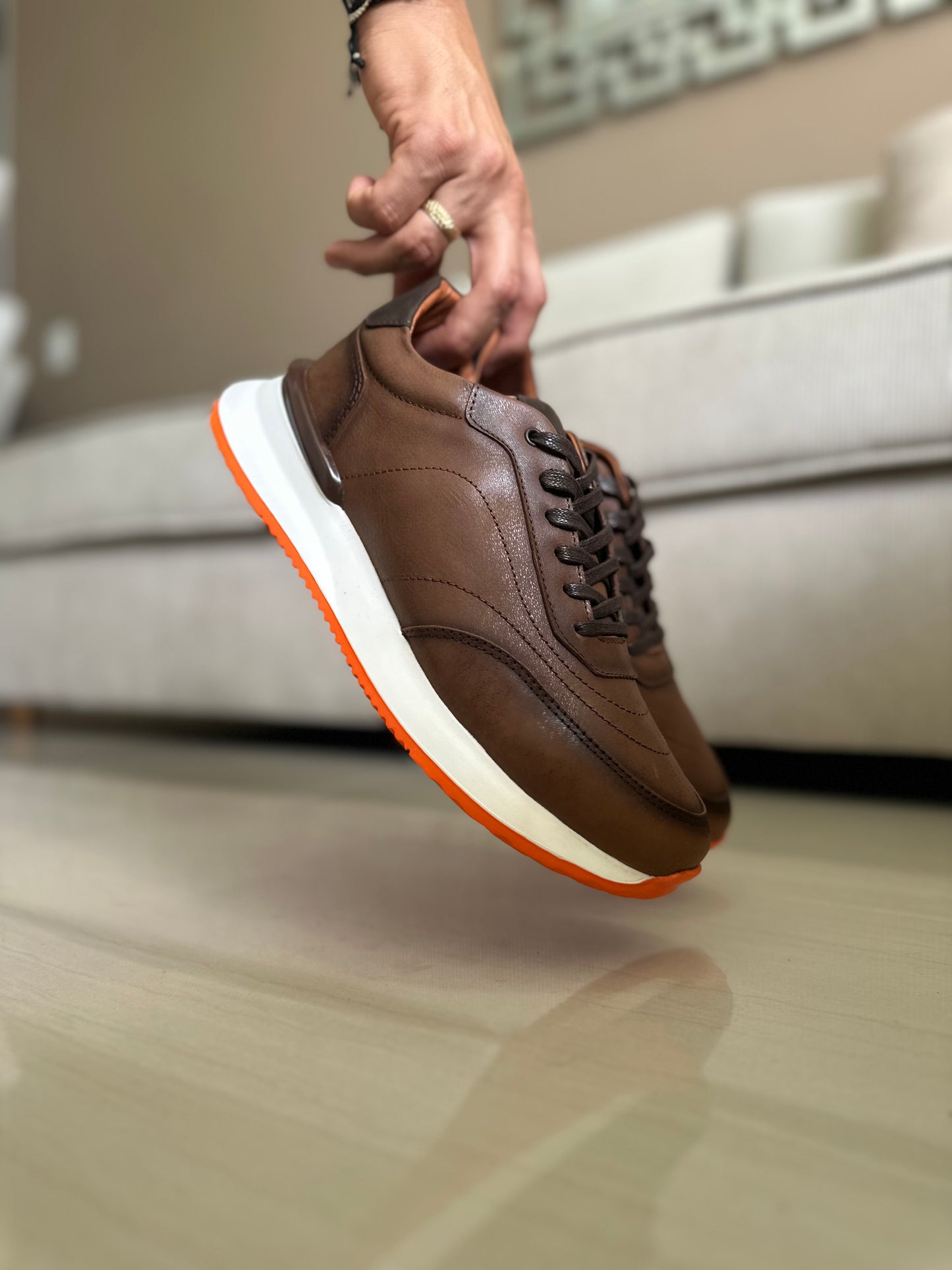 TENIS PARA HOMBRE EN CUERO CREMA X NARANJA | REF PARIS