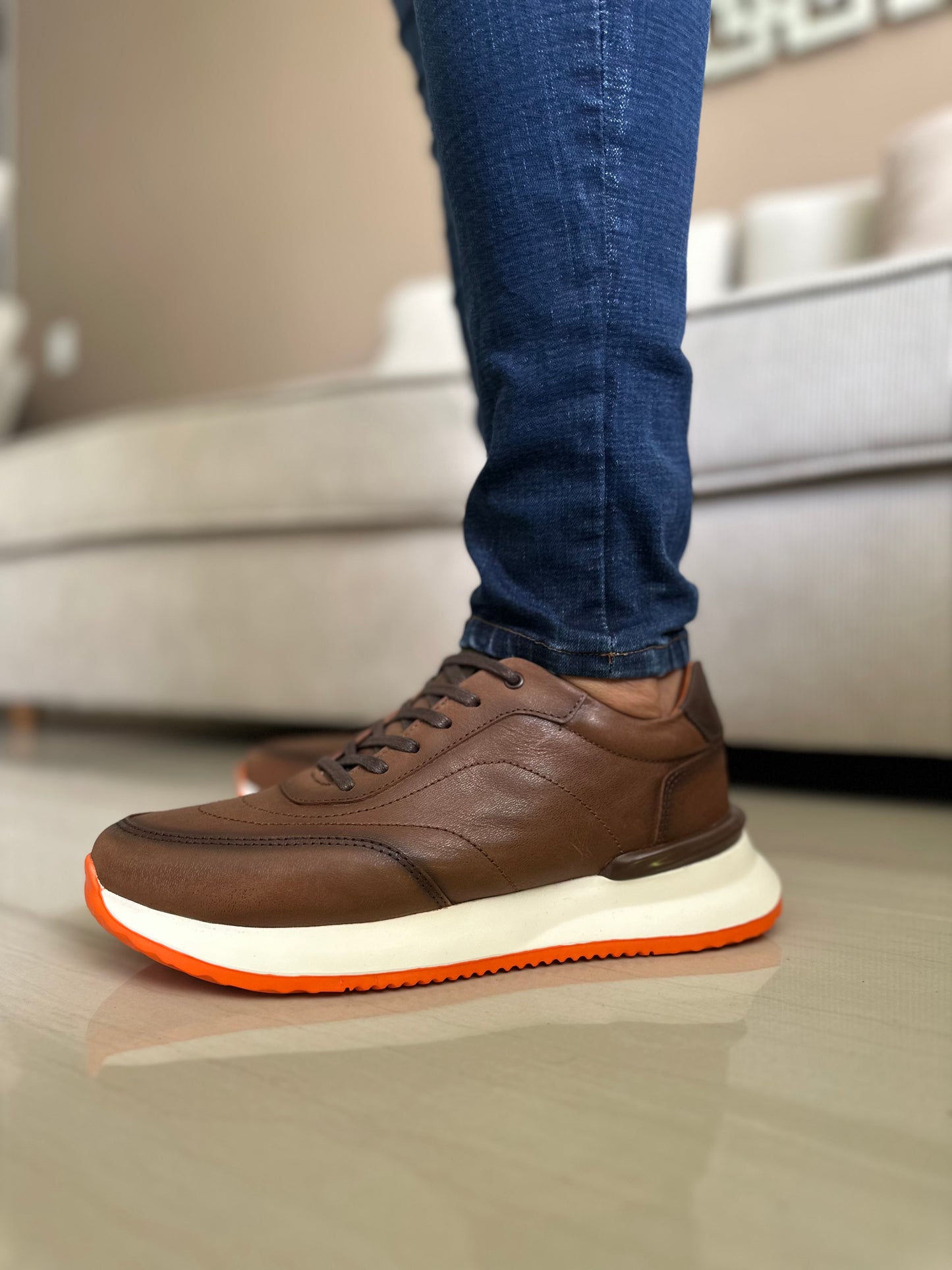 TENIS PARA HOMBRE EN CUERO CREMA X NARANJA | REF PARIS