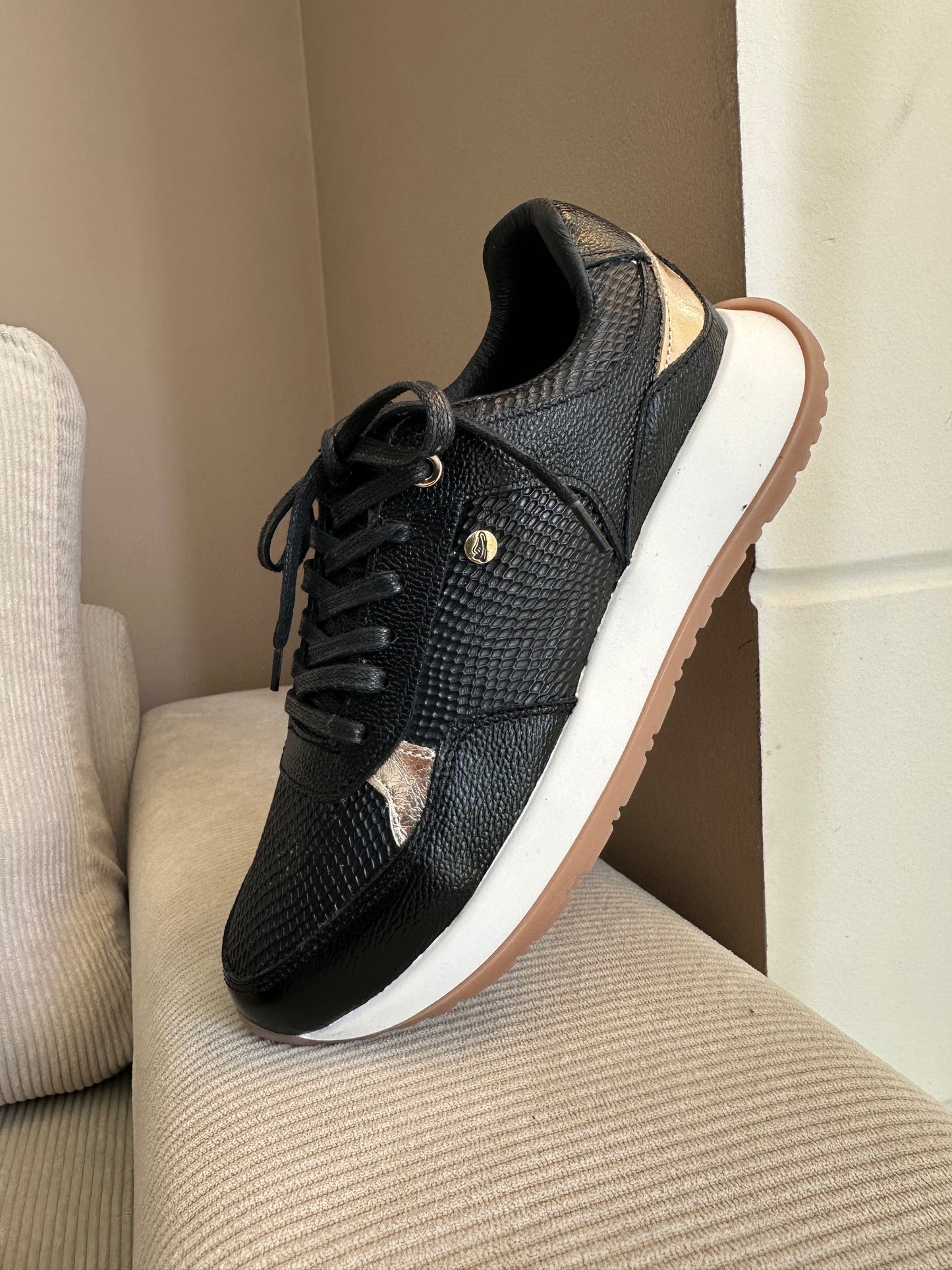 TENIS PARA DAMA EN CUERO NEGRO X BEIGE | REF ROSE