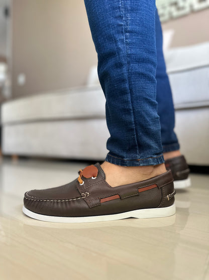 MOCASINES EN CUERO LISO HOJA SECA X BLANCO HOMBRE REF: ANDREW 732