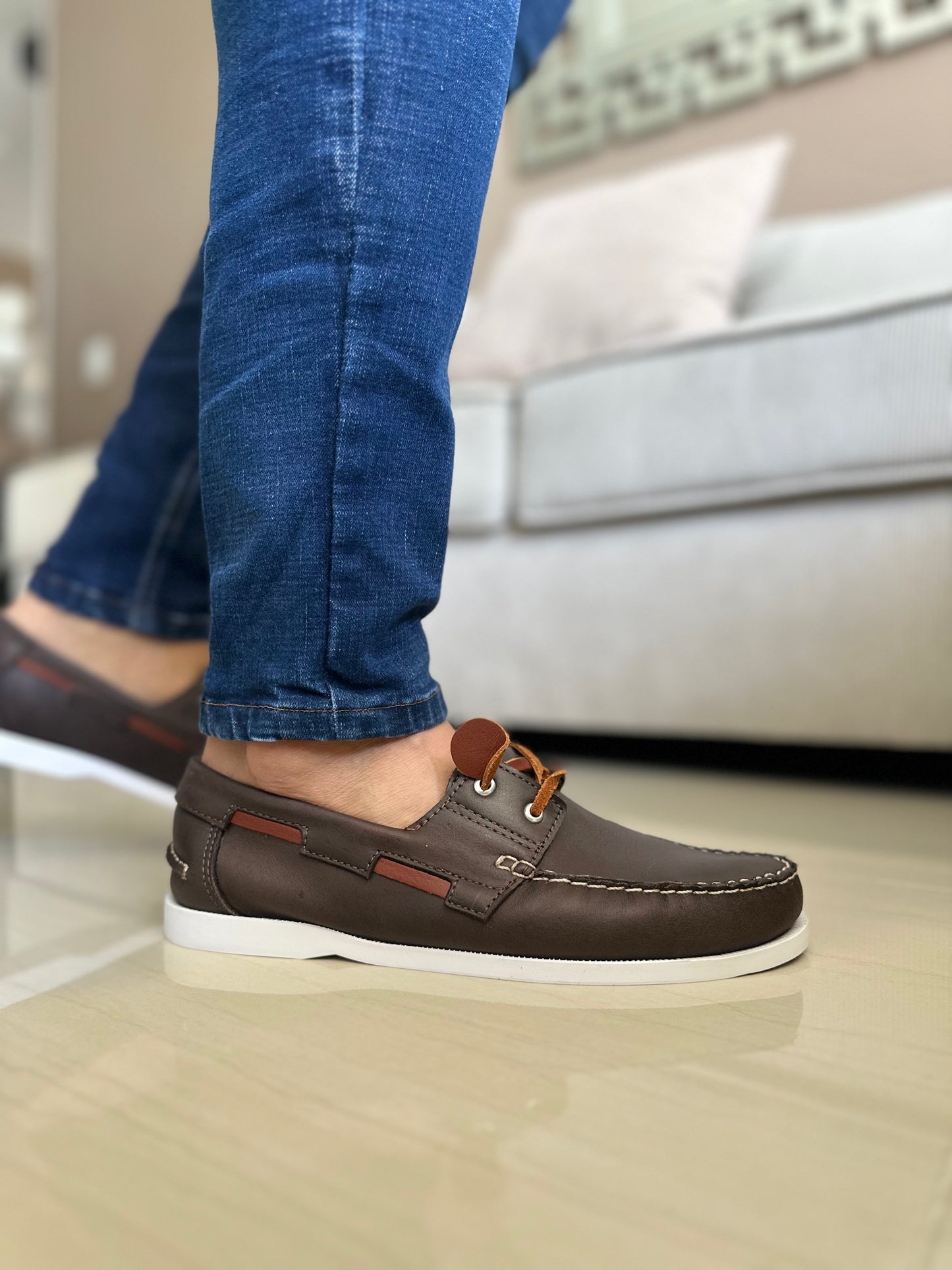 MOCASINES EN CUERO LISO HOJA SECA X BLANCO HOMBRE REF: ANDREW 732