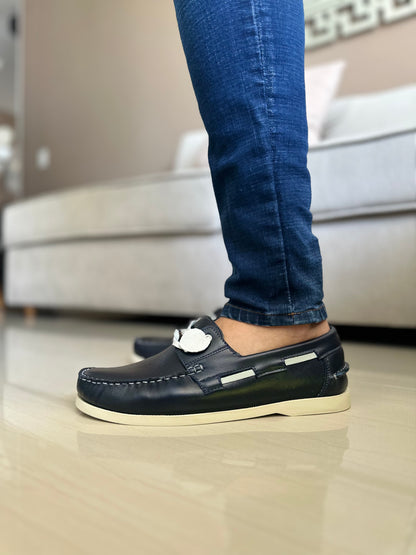 MOCASINES EN CUERO LISO AZUL X BLANCO HOMBRE REF: ANDREW 732