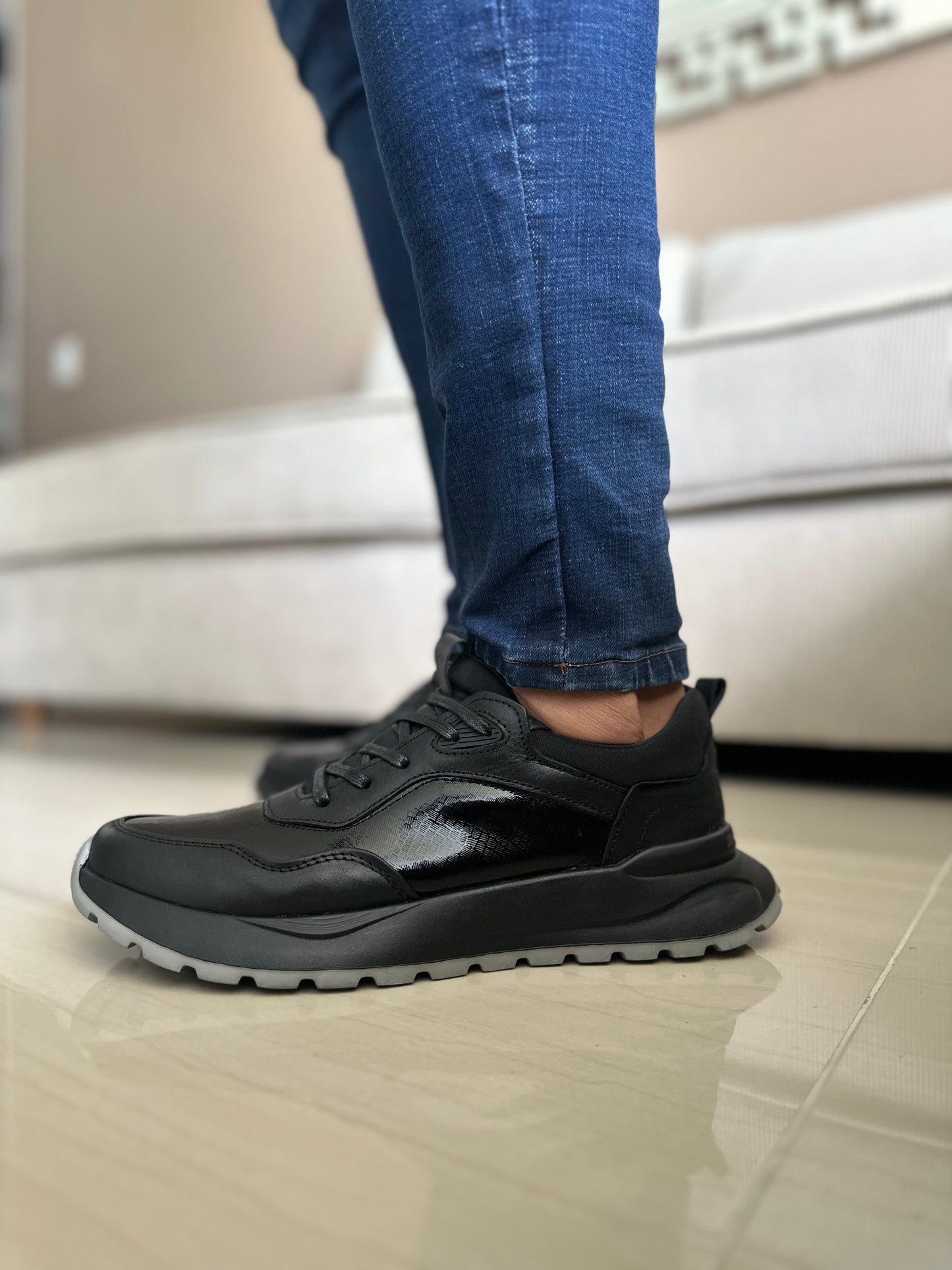 TENIS PARA HOMBRE EN CUERO NEGRO | REF VALMONTI