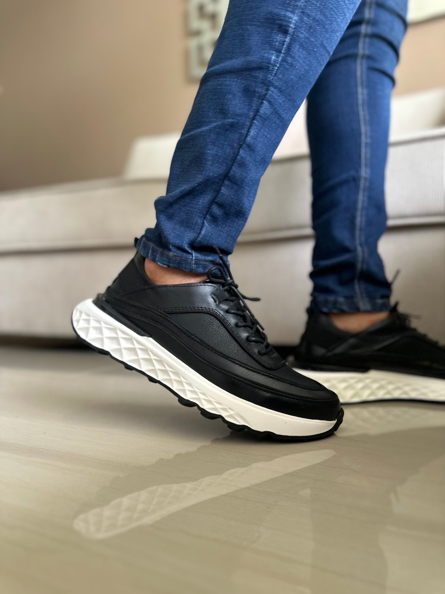 TENIS PARA HOMBRE EN CUERO NEGRO | REF KATMANDU 3309