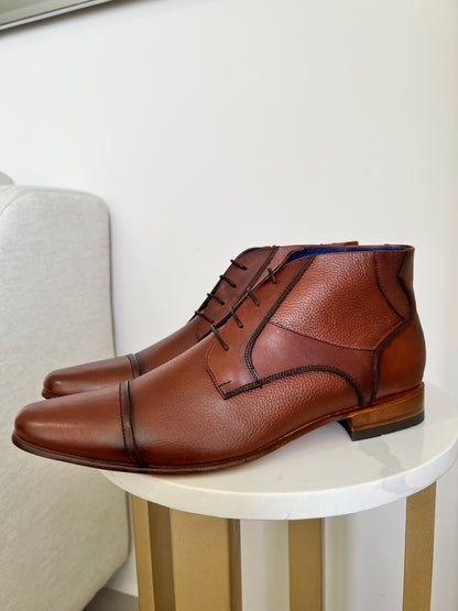 BOTIN ELEGANTE FRANCISCO EN CUERO COÑAC PARA HOMBRE| REF: LUZ4015