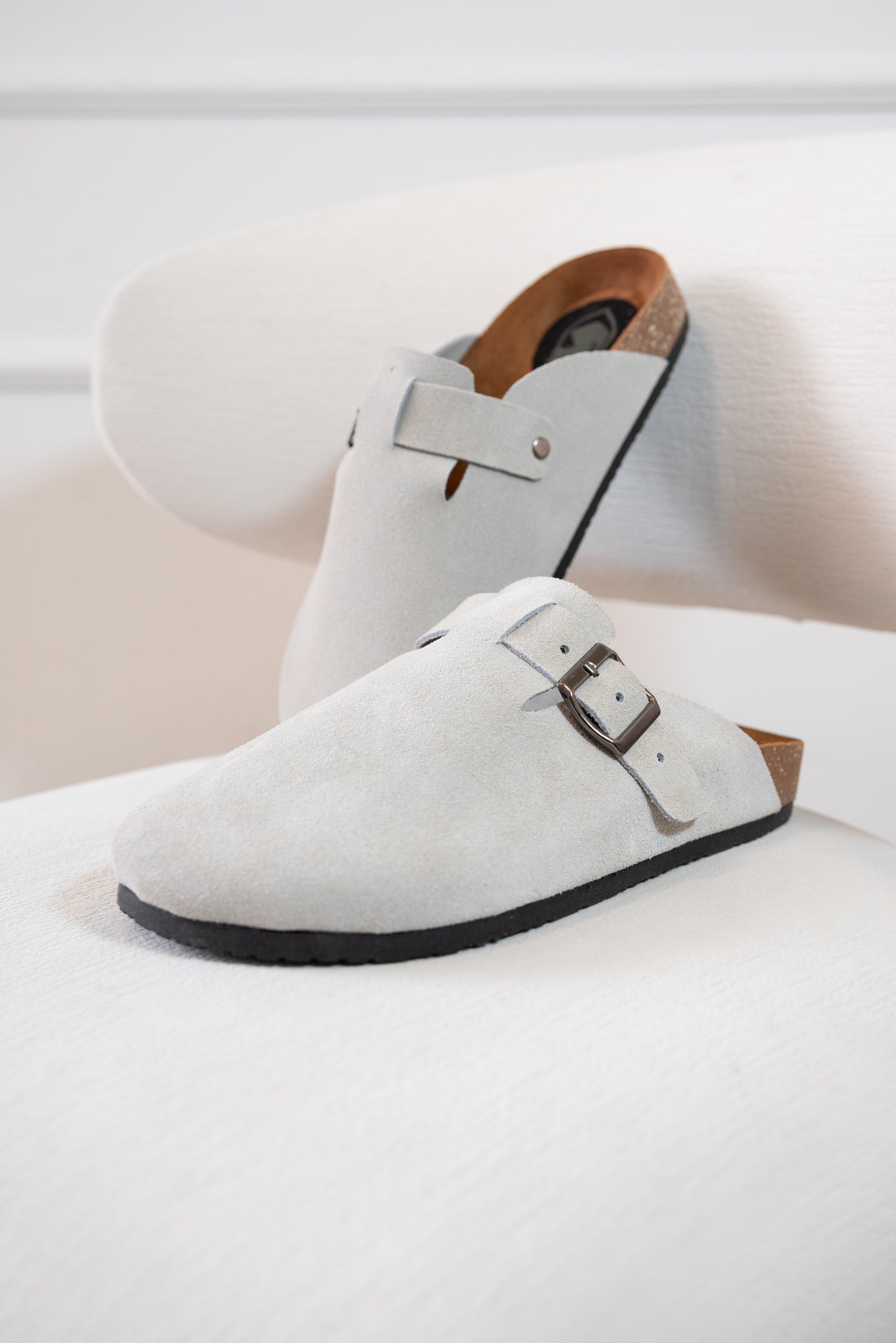 ZUECO PARA HOMBRE EN CUERO CARNAZA HUESO | REF: RAVELLO 77