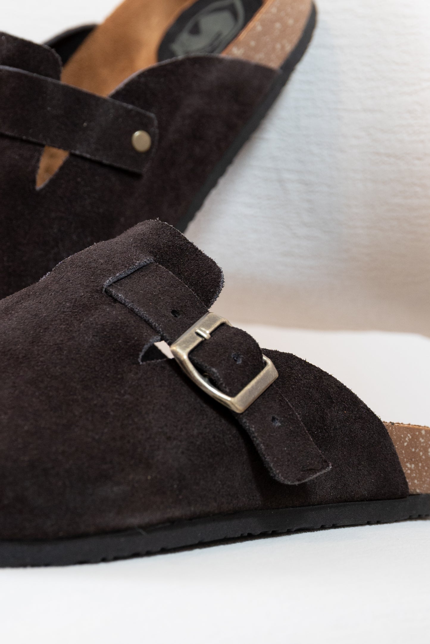 ZUECO PARA HOMBRE EN CUERO CARNAZA CAFE | REF: RAVELLO 77