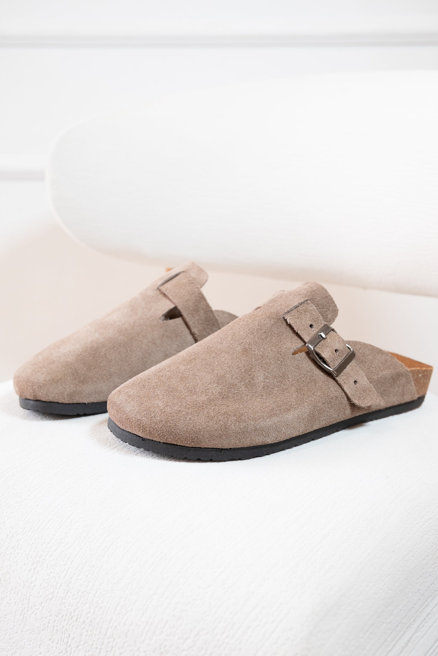 ZUECO PARA HOMBRE EN CUERO CARNAZA ARENA | REF: RAVELLO 77