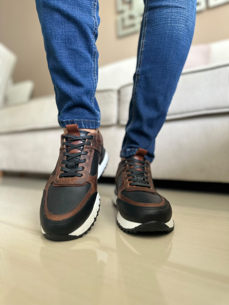 TENIS PARA HOMBRE EN CUERO HOJA SECA X NEGRO | REF MADEIRA