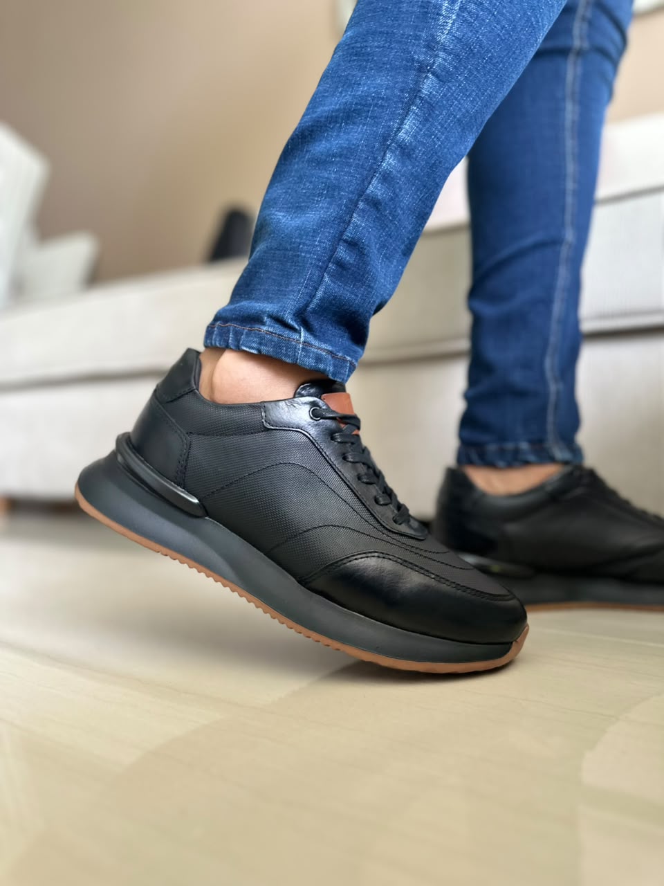 TENIS PARA HOMBRE EN CUERO NEGRO X CREMA | REF PARIS