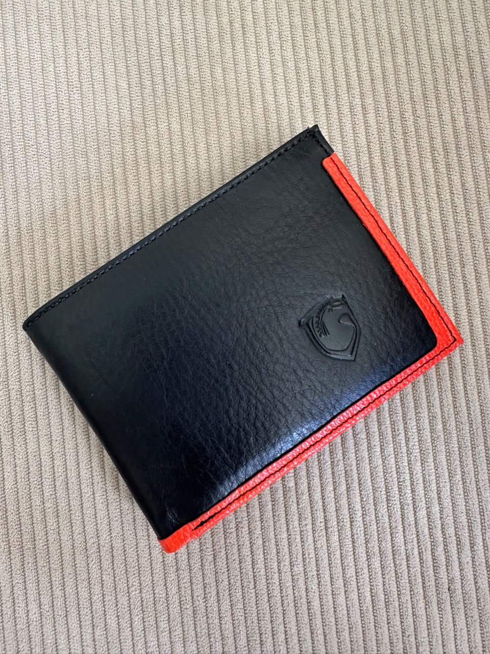 BILLETERA EN CUERO NEGRO X NARANJA PARA HOMBRE