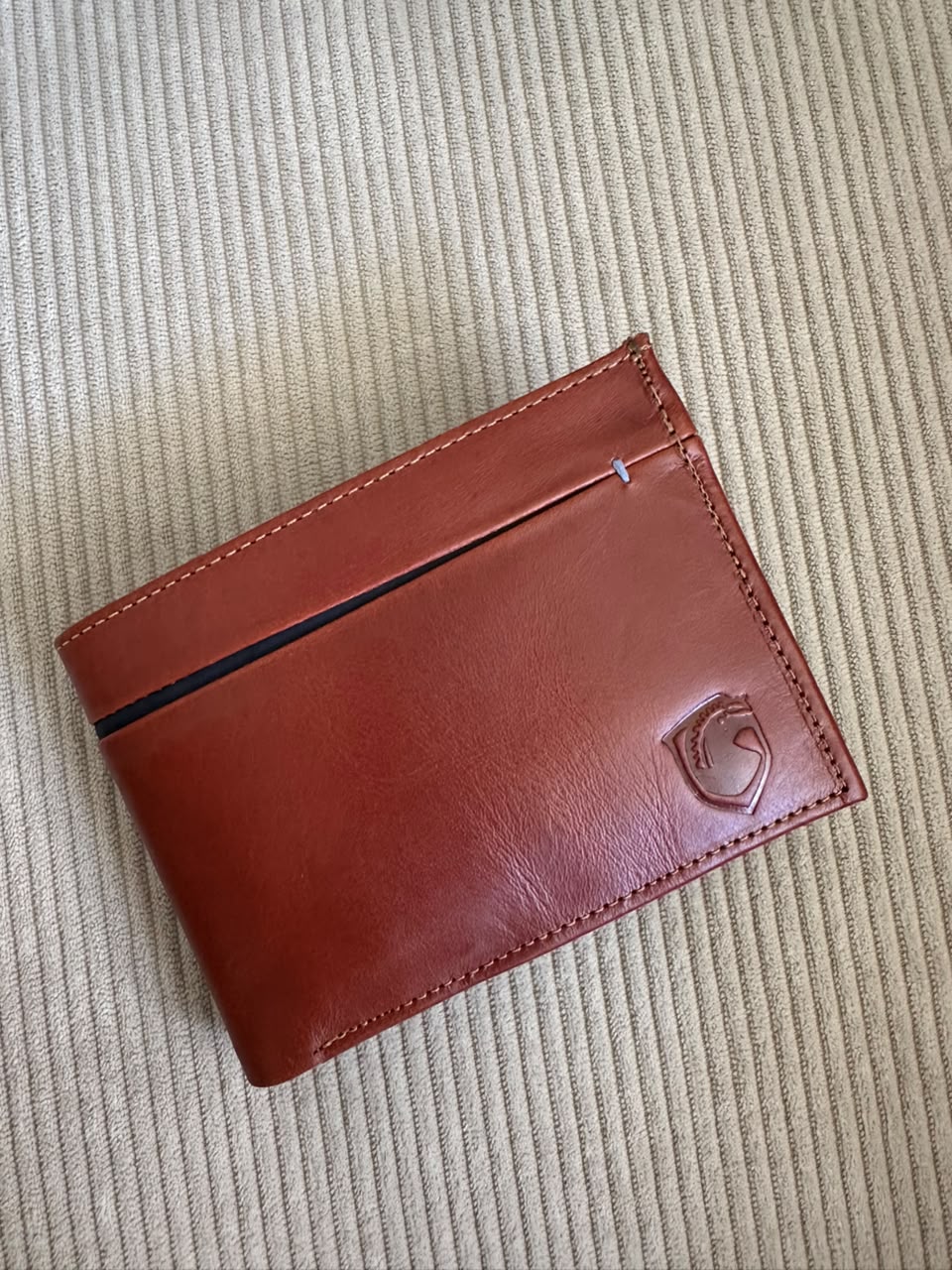 BILLETERA EN CUERO MIEL X AZUL X LOGO PARA HOMBRE