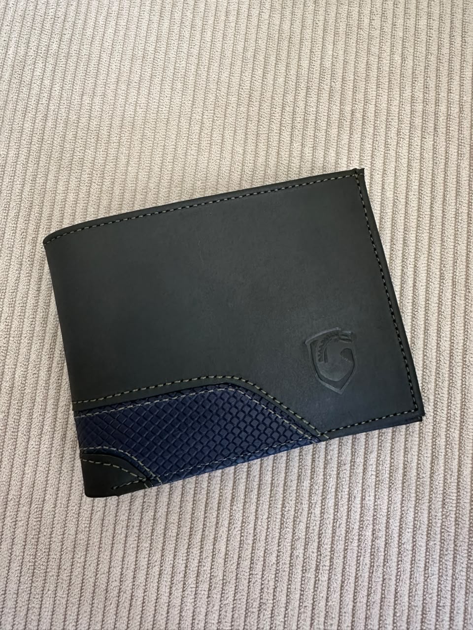 BILLETERA EN CUERO VERDE OLIVA X AZUL PARA HOMBRE
