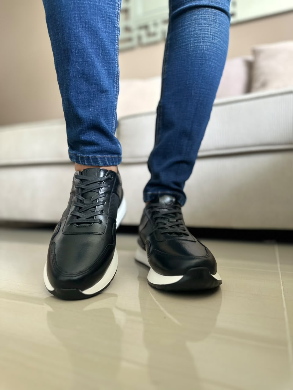 SNEAKERS EN CUERO NEGRO X BLANCO PARA HOMBRE| REF CRACOVIA