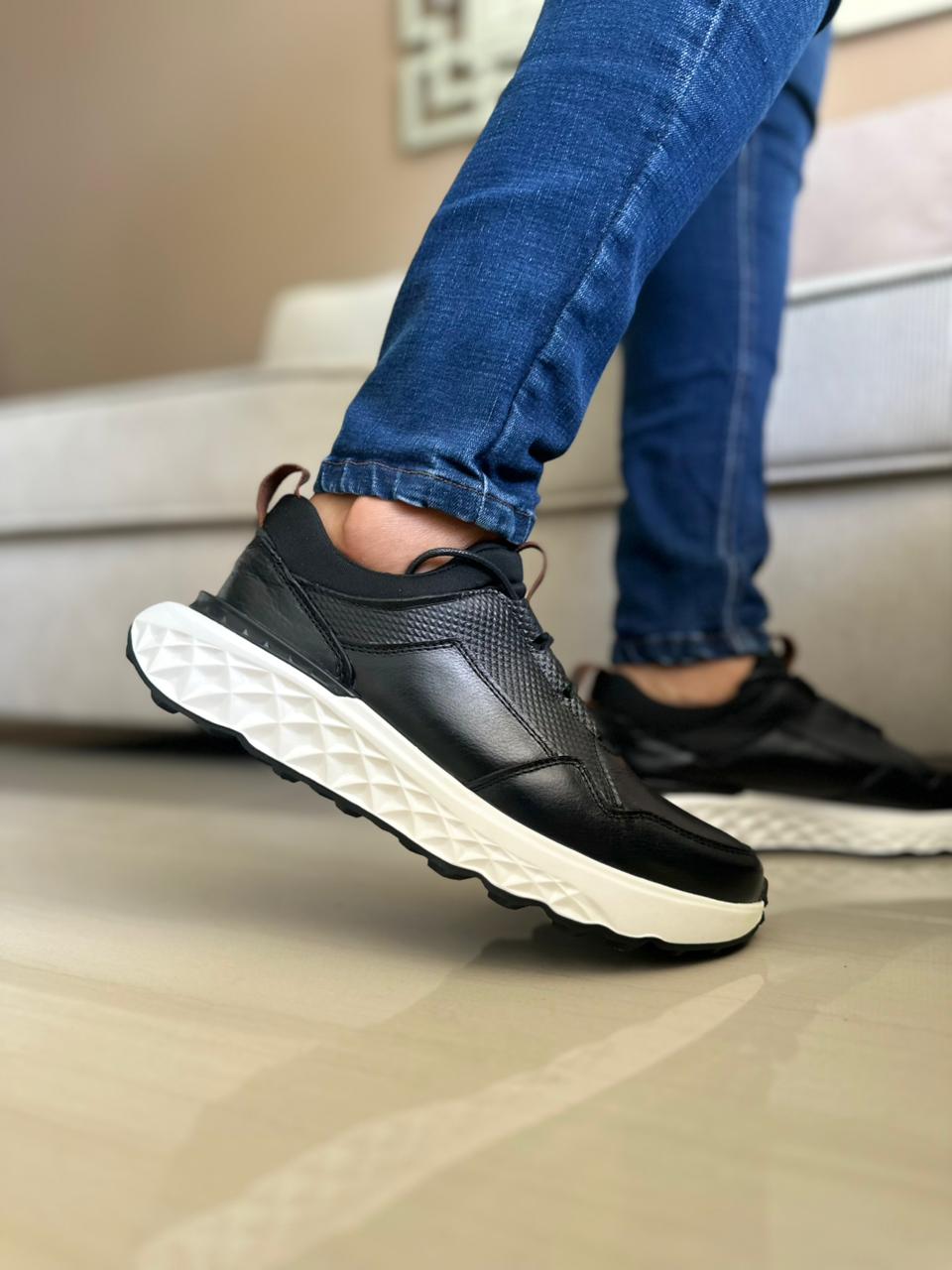 TENIS PARA HOMBRE EN CUERO NEGRO | REF SINGAPUR