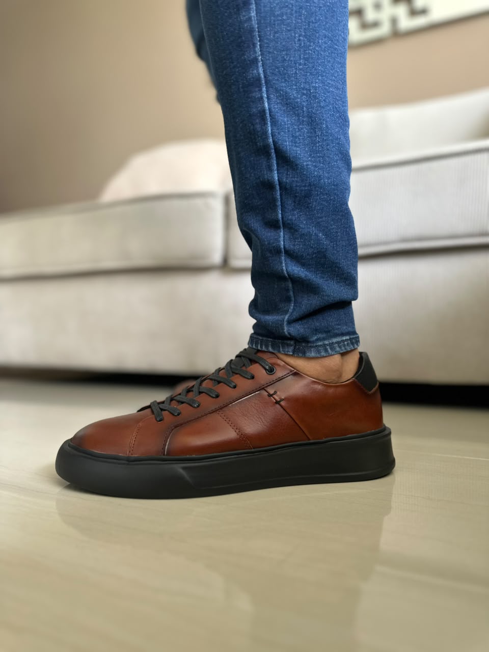 TENIS CLASICO FERNANDO CUERO MIEL X NEGRO / REF: TON 573