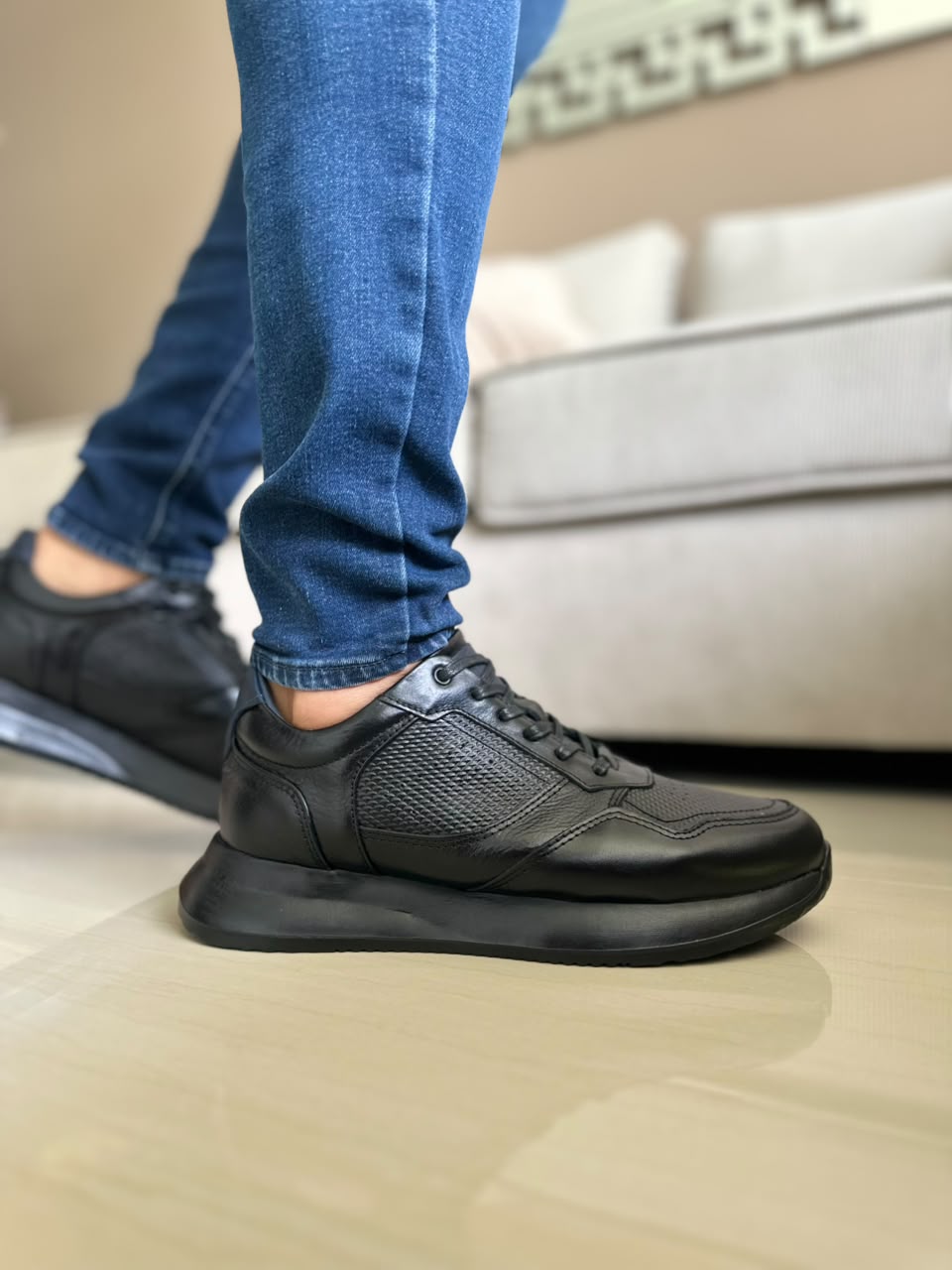TENIS PARA HOMBRE EN CUERO NEGRO X SUELA NEGRA | REF: D 12 IBIZA