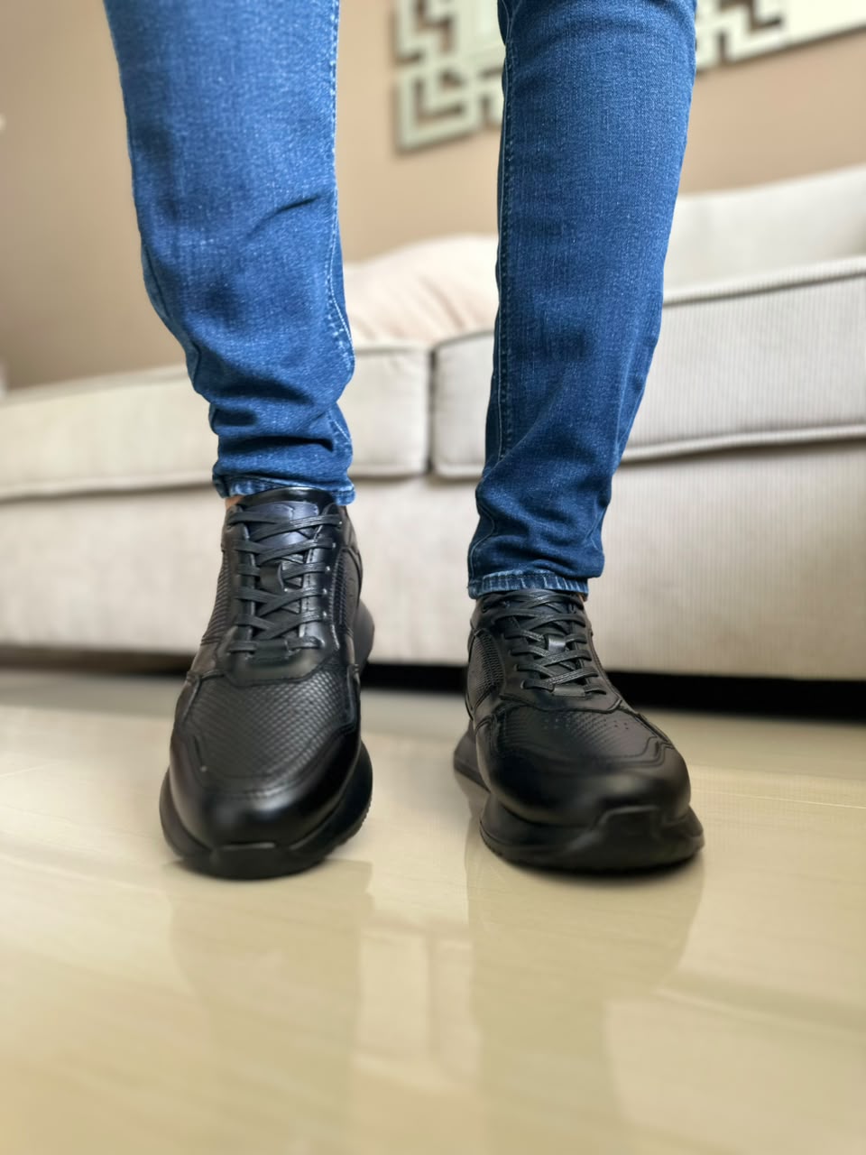 TENIS PARA HOMBRE EN CUERO NEGRO X SUELA NEGRA | REF: D 12 IBIZA