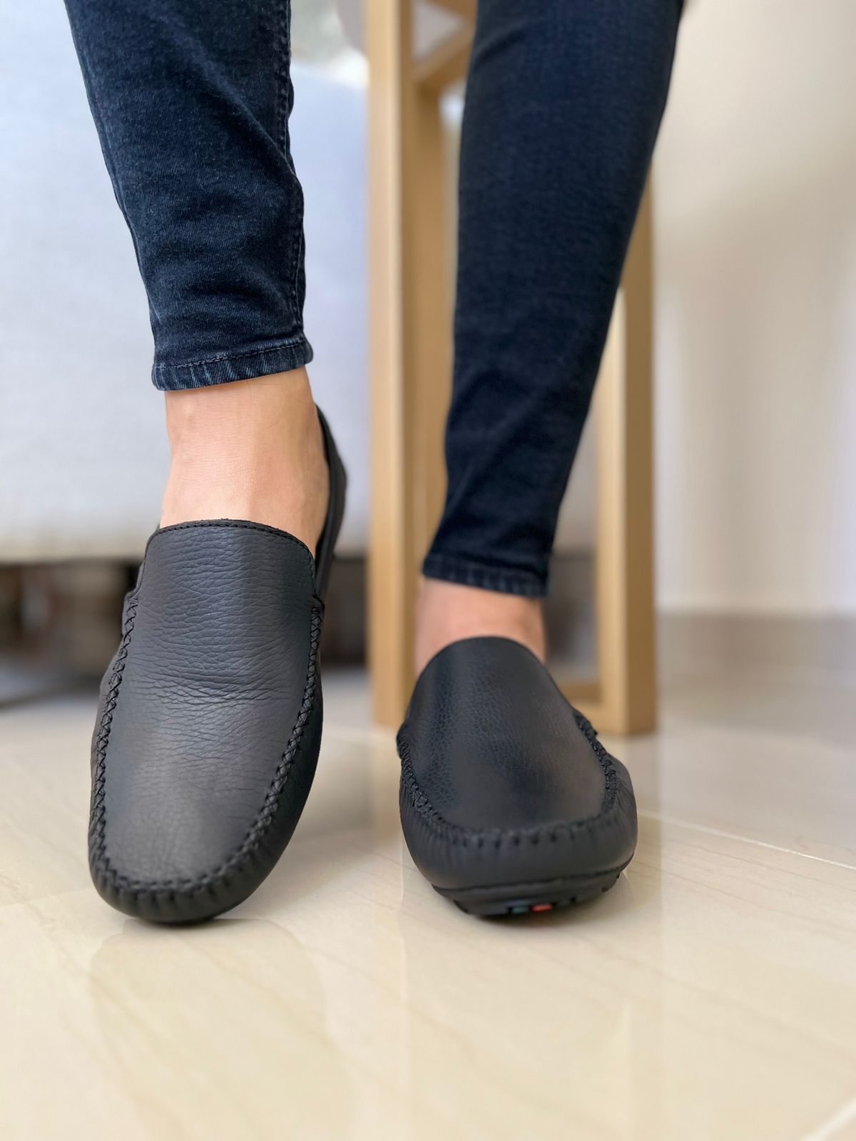 MOCASINES FERMÍN EN CUERO LISO NEGRO PARA HOMBRE / TOÑ: 105